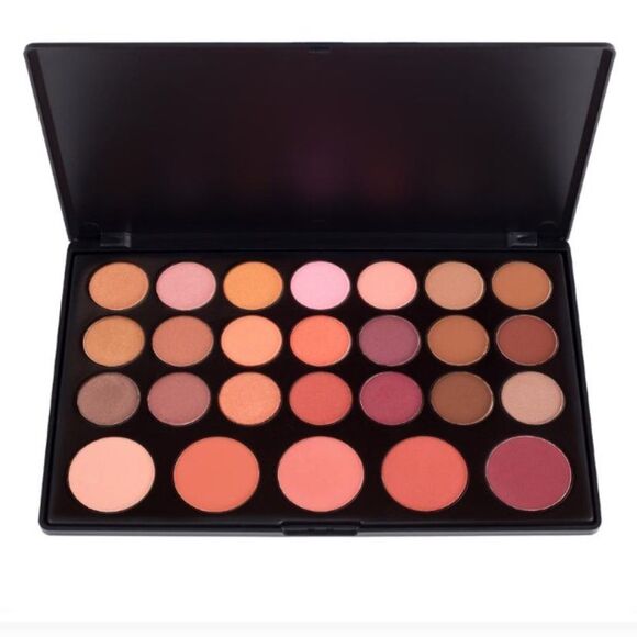 NWT Coastal Scents 26 Shadow Blush Palette - Picture 1 of 7